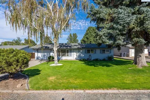 484 S 41st Ave, West Richland, WA 99353