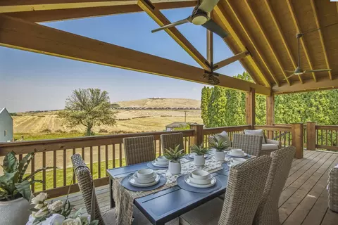 97904 E Clover Rd, Kennewick, WA 99338