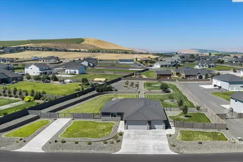 11808 S Gallop Ln, Kennewick, WA 99338