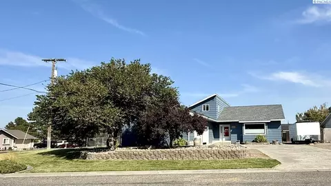 3611 S Benton Pl, Kennewick, WA 99337