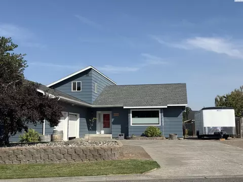 3611 S Benton Pl, Kennewick, WA 99337