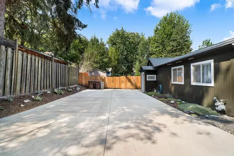 Exterior - 615 SE Side St, Pullman, WA 99163 photo 5 of 8