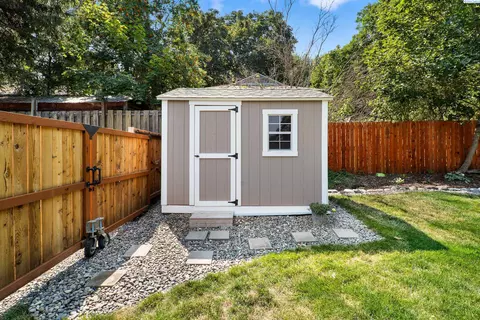 Exterior - 615 SE Side St, Pullman, WA 99163 photo 7 of 8