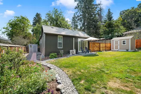 Exterior - 615 SE Side St, Pullman, WA 99163 photo 3 of 8