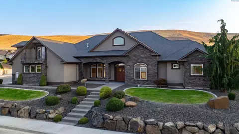 2303 W 49th Ave, Kennewick, WA 99337