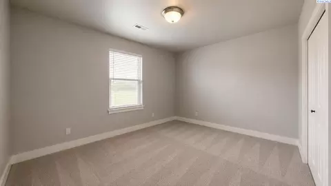 Bedroom - 6401 Eagle Crest Dr, Pasco, WA 99301 photo 4 of 5