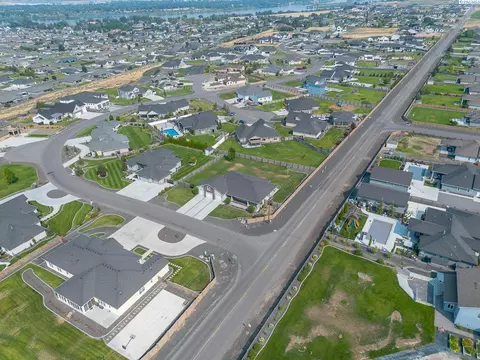 View/Area - 6401 Eagle Crest Dr, Pasco, WA 99301 photo 1 of 2