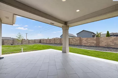 Exterior - 6401 Eagle Crest Dr, Pasco, WA 99301 photo 3 of 5