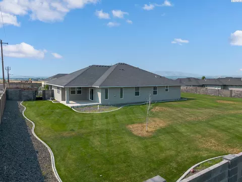 Exterior - 6401 Eagle Crest Dr, Pasco, WA 99301 photo 5 of 5
