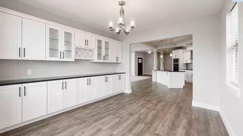 Dining - 6401 Eagle Crest Dr, Pasco, WA 99301 photo 2 of 2