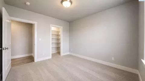 Bedroom - 6401 Eagle Crest Dr, Pasco, WA 99301 photo 3 of 5