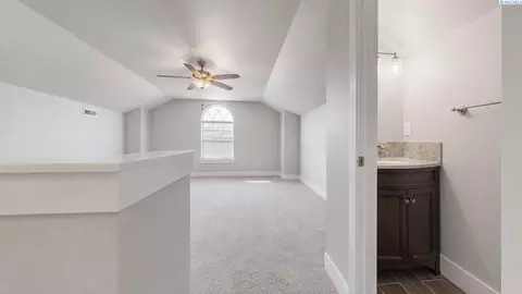 Entry Way - 6401 Eagle Crest Dr, Pasco, WA 99301 photo 3 of 3