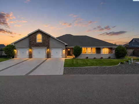 6401 Eagle Crest Dr, Pasco, WA 99301