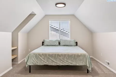 Bedroom - 1950 NW Bella Vista Dr, Pullman, WA 99163 photo 4 of 9