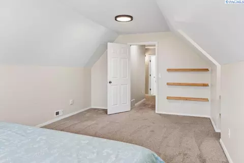 Bedroom - 1950 NW Bella Vista Dr, Pullman, WA 99163 photo 7 of 9