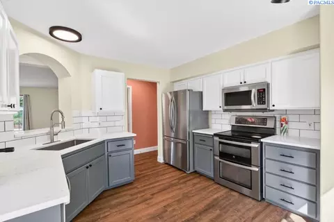 Kitchen - 1950 NW Bella Vista Dr, Pullman, WA 99163 photo 1 of 6