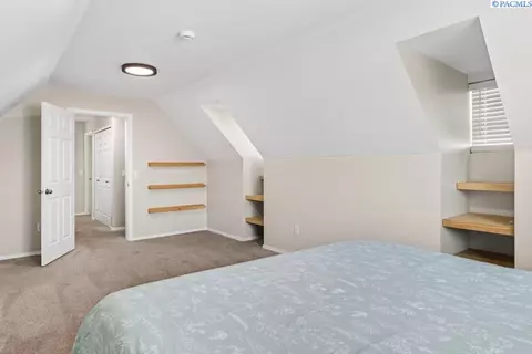 Bedroom - 1950 NW Bella Vista Dr, Pullman, WA 99163 photo 6 of 9