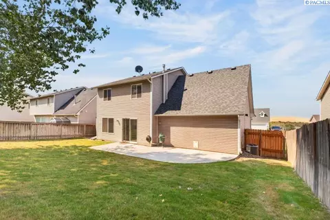 Exterior - 1950 NW Bella Vista Dr, Pullman, WA 99163 photo 2 of 5