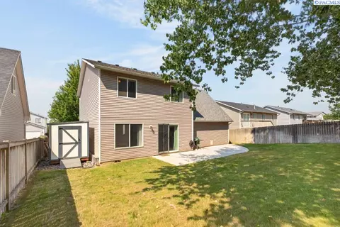 Exterior - 1950 NW Bella Vista Dr, Pullman, WA 99163 photo 3 of 5