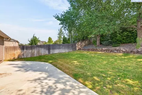 Exterior - 1950 NW Bella Vista Dr, Pullman, WA 99163 photo 4 of 5