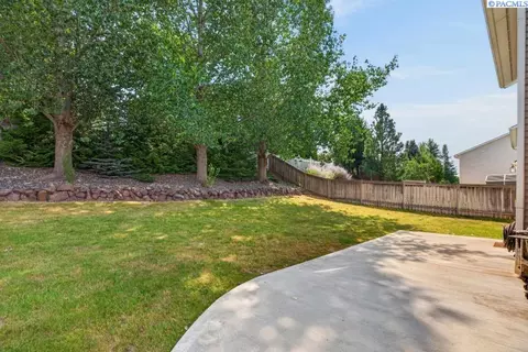 Exterior - 1950 NW Bella Vista Dr, Pullman, WA 99163 photo 5 of 5