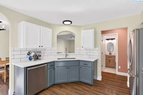 Kitchen - 1950 NW Bella Vista Dr, Pullman, WA 99163 photo 6 of 6