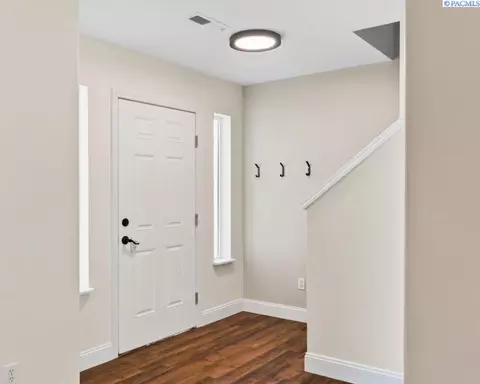 Entry Way - 1950 NW Bella Vista Dr, Pullman, WA 99163 photo 1 of 2