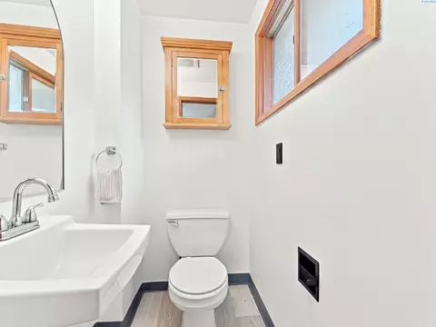 Bath - 220 NW Timothy St, Pullman, WA 99163 photo 2 of 2