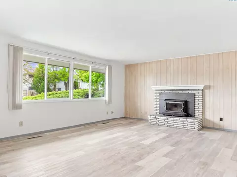 Living - 220 NW Timothy St, Pullman, WA 99163 photo 1 of 6