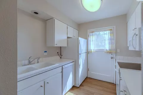 Kitchen - 600 SW Crestview St #15, Pullman, WA 99163 photo 1 of 3