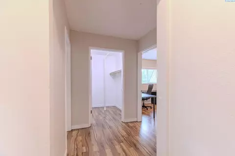 Entry Way - 600 SW Crestview St #15, Pullman, WA 99163 photo 1 of 2