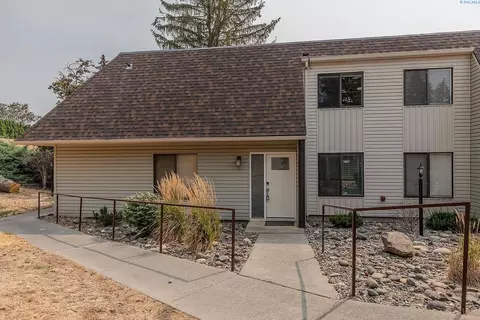 600 SW Crestview St #15, Pullman, WA 99163