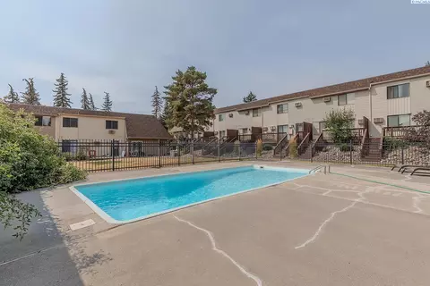 Exterior - 600 SW Crestview St #15, Pullman, WA 99163 photo 4 of 6
