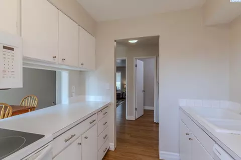 Kitchen - 600 SW Crestview St #15, Pullman, WA 99163 photo 2 of 3