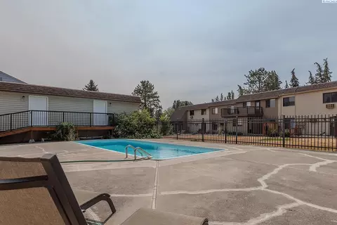 Exterior - 600 SW Crestview St #15, Pullman, WA 99163 photo 5 of 6