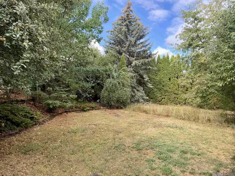 Exterior - 835 SE Lori Ct, Pullman, WA 99163 photo 4 of 4