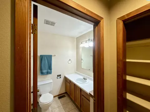 Bath - 835 SE Lori Ct, Pullman, WA 99163 photo 1 of 4