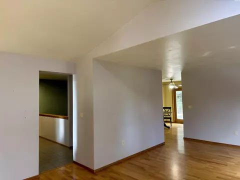 Living - 835 SE Lori Ct, Pullman, WA 99163 photo 3 of 4