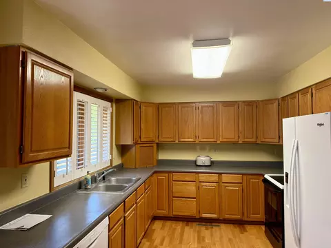 Kitchen - 835 SE Lori Ct, Pullman, WA 99163 photo 1 of 1