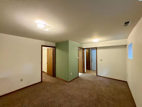 Living - 835 SE Lori Ct, Pullman, WA 99163 photo 4 of 4