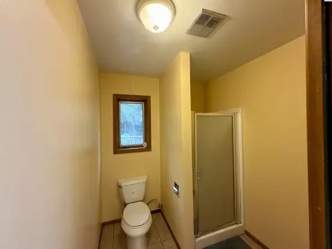 Bath - 835 SE Lori Ct, Pullman, WA 99163 photo 4 of 4