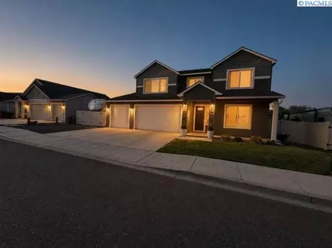1554 W 32nd Ave, Kennewick, WA 99337