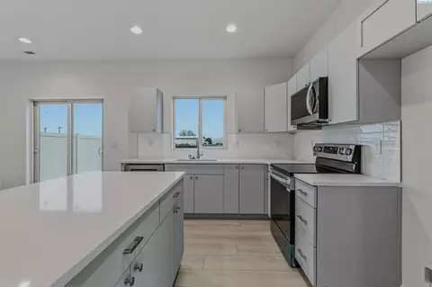 7536 Grapevine Ct, West Richland, WA 99353