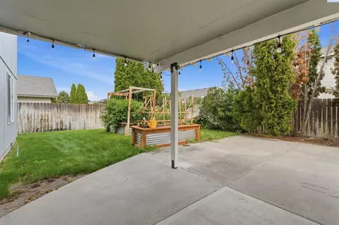 Exterior - 7915 Madeira Dr, Pasco, WA 99301 photo 2 of 5