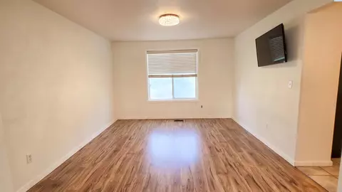 Living - 7915 Madeira Dr, Pasco, WA 99301 photo 4 of 5