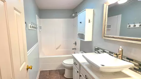 Bath - 7915 Madeira Dr, Pasco, WA 99301 photo 3 of 3