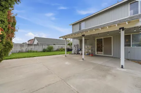 Exterior - 7915 Madeira Dr, Pasco, WA 99301 photo 4 of 5