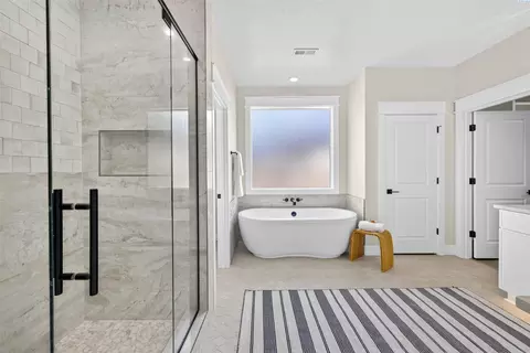 Bath - 7709 Allison Ct, Pasco, WA 99301 photo 1 of 3