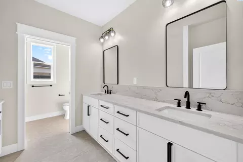 Bath - 7709 Allison Ct, Pasco, WA 99301 photo 3 of 3