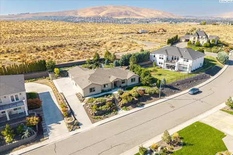477 Heritage Hills Dr, Richland, WA 99352